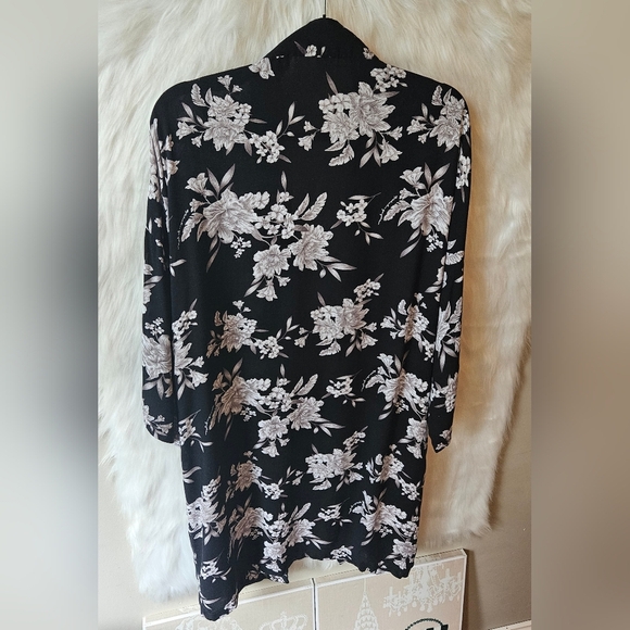 Spiritual Gangster Midnight Wildflowers Front Tie Kimono - Picture 5 of 11